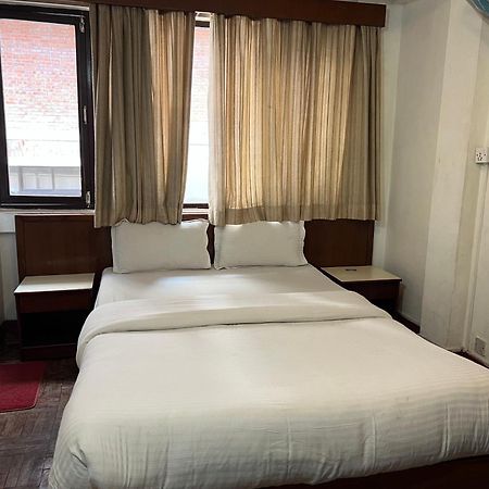 Hotel Earth House Катманду Екстер'єр фото